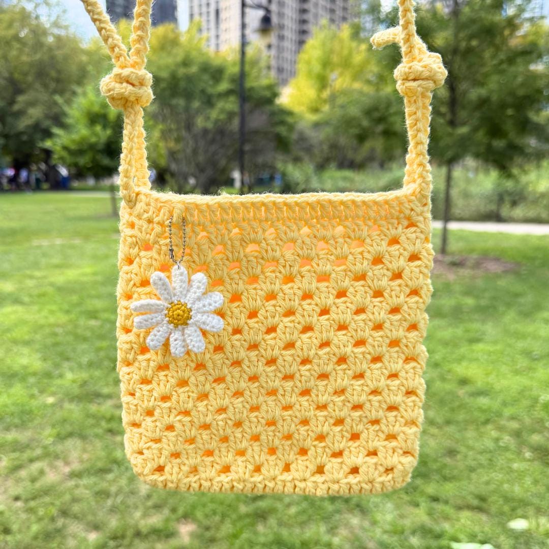Crochet Daisy Crossbody Bag Pattern: Spring Floral Purse DIY (PDF Pattern)